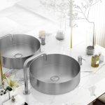 Modish Metallic Stainless Alloy Vessel Rounded Sink with 1 Hole, Center Trapway, Sensor Faucet